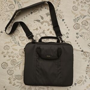 Incase Padded Laptop Crossbody Bag